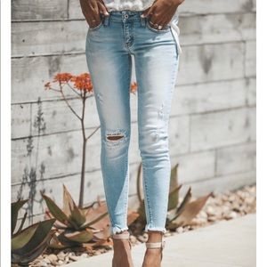 🎉HOST PICK🎉 BNWT light wash ankle jeans